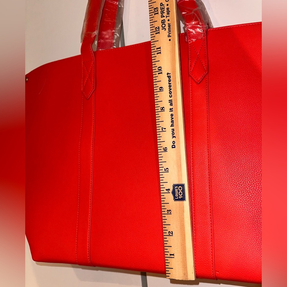 Thirty-One Signature Tote. Pattern Coastal Red - Picture 12 of 15